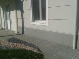 Zoccolatura-in-Pietra-Serena-levigata-con-costa-mezzo-toro-levigata