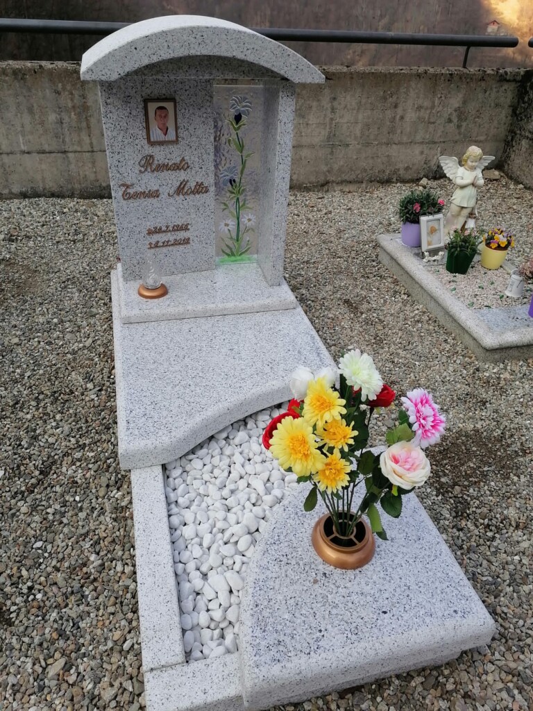 LAPIDE IN GRANITO BIANCO MONTORFANO 